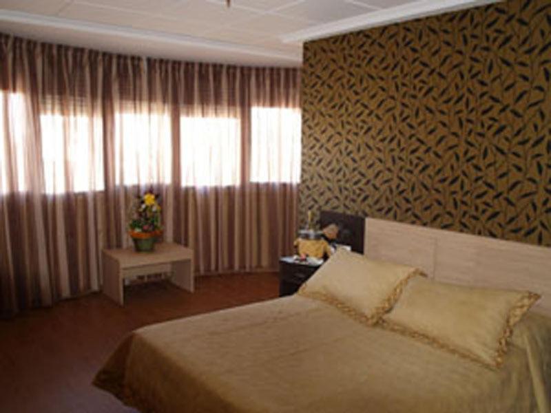 Hotel Los Chiles Villanueva Del Arzobispo Oda fotoğraf
